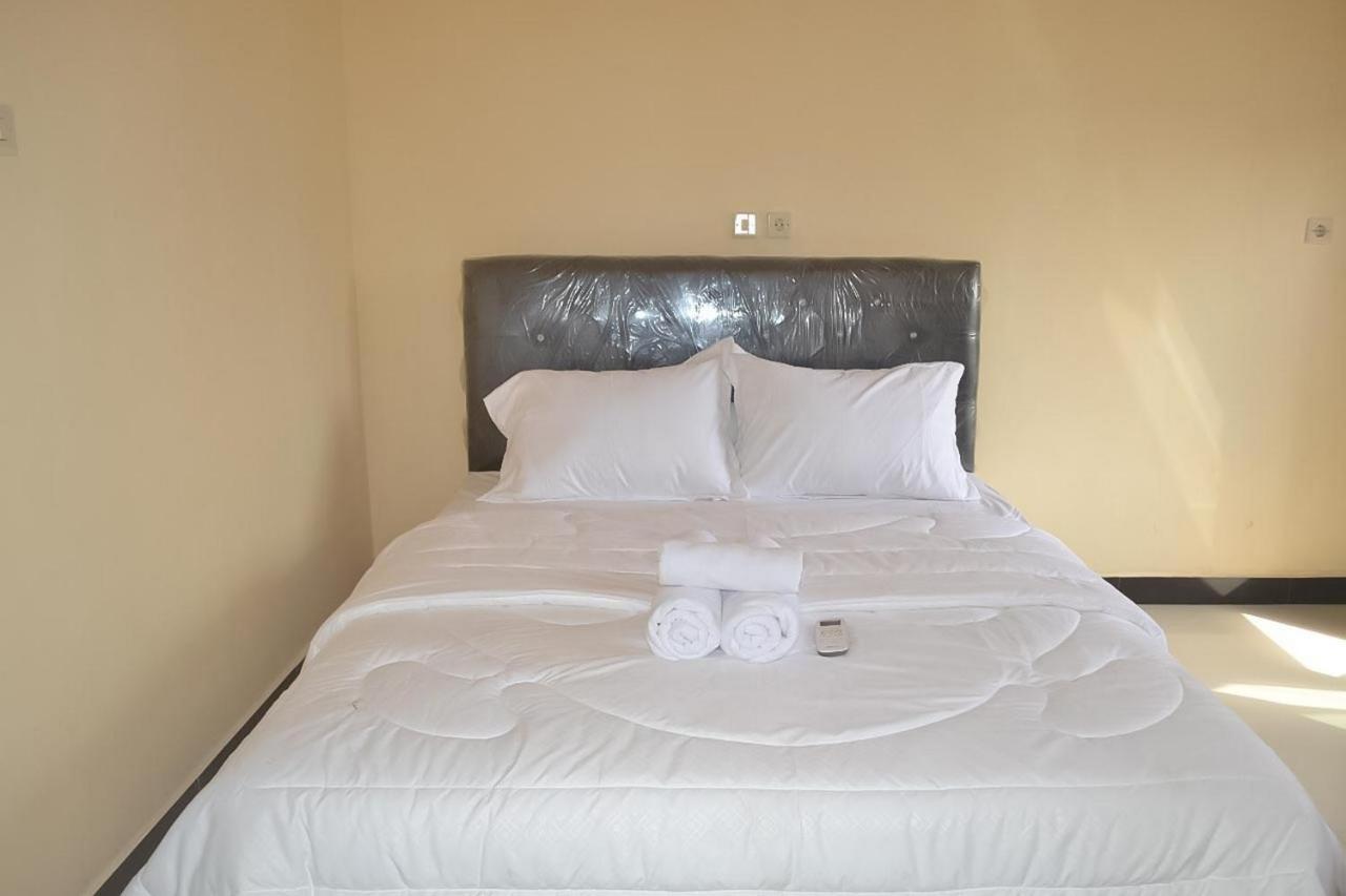Artayya Puri Homestay Near Terminal Purabaya Madiun Mitra Reddoorz Екстериор снимка